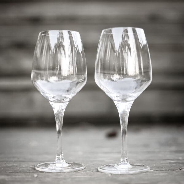 Två vinglas i kristall i serien FAME